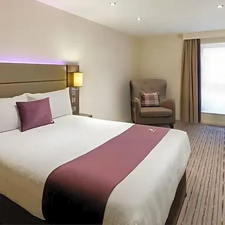 Hotel Premier / Bradford Airport 3*