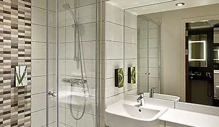 Premier / Bradford Airport 3*