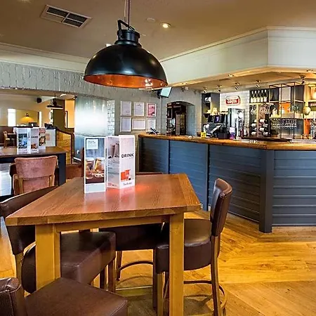 Hotel Premier / Bradford Airport