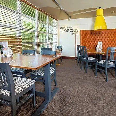 Hotel Premier / Bradford Airport