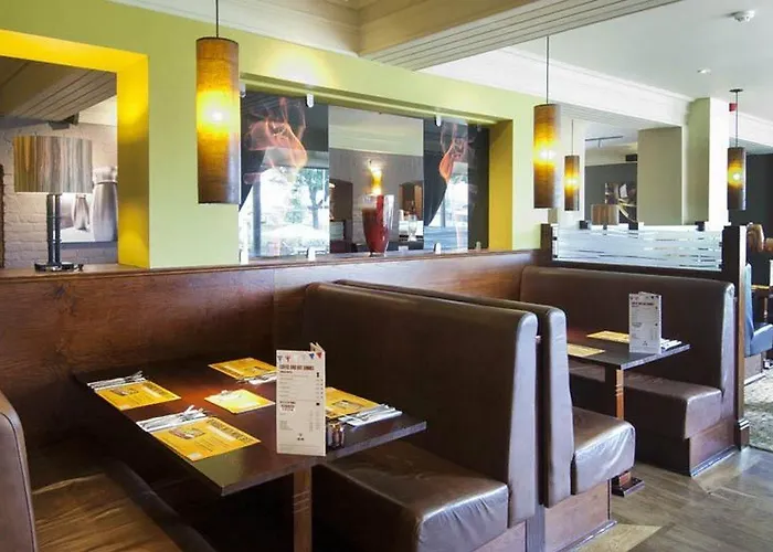 Hotel Premier / Bradford Airport