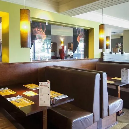 Hotel Premier / Bradford Airport